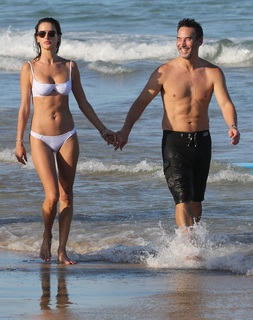Alessandra Ambrosio feet photo thumbnail