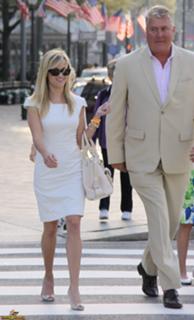 Reese Witherspoon feet photo thumbnail