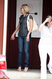 Reese Witherspoon feet photo thumbnail