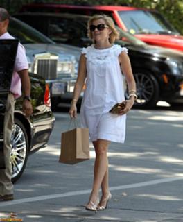 Reese Witherspoon feet photo thumbnail