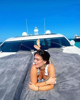 Natalie Noel Mariduena feet photo thumbnail