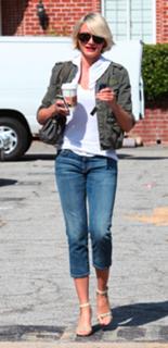 Cameron Diaz feet photo thumbnail