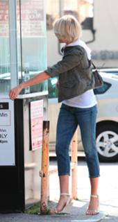 Cameron Diaz feet photo thumbnail