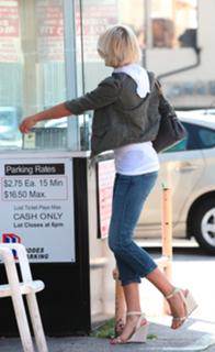 Cameron Diaz feet photo thumbnail