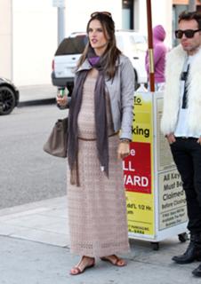 Alessandra Ambrosio feet photo thumbnail