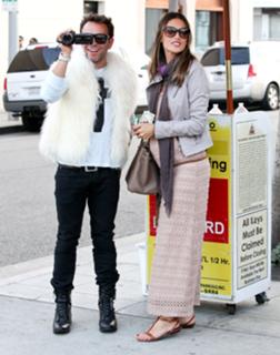 Alessandra Ambrosio feet photo thumbnail