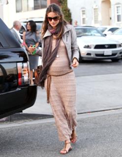 Alessandra Ambrosio feet photo thumbnail