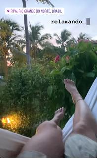 Juliana Salimeni feet photo thumbnail