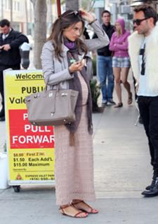 Alessandra Ambrosio feet photo thumbnail