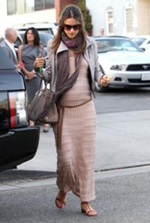 Alessandra Ambrosio feet photo thumbnail