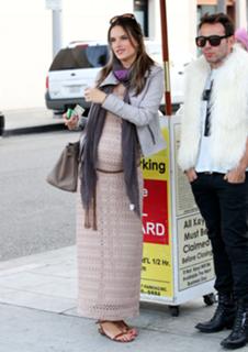 Alessandra Ambrosio feet photo thumbnail