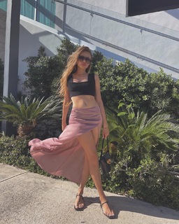 Xenia Tchoumitcheva feet photo thumbnail