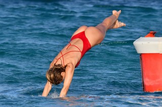 Kimberley Garner feet photo thumbnail