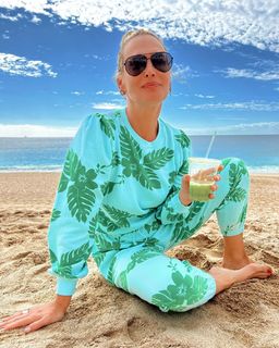 Molly Sims feet photo thumbnail