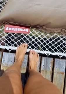 Giovanna Lancellotti feet photo thumbnail
