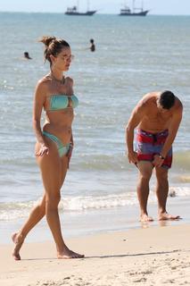 Alessandra Ambrosio feet photo thumbnail
