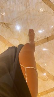 Halle Bailey feet photo thumbnail