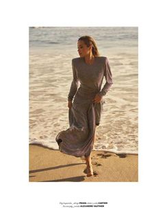 Rita Ora feet photo thumbnail