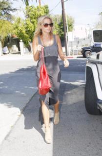 Ashley Tisdale feet photo thumbnail