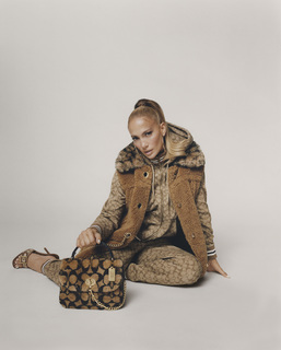 Jennifer Lopez feet photo thumbnail