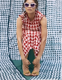 Rosario Dawson feet photo thumbnail