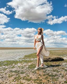 Nicole Neumann feet photo thumbnail