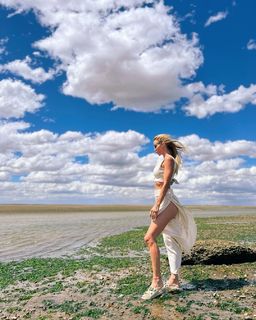 Nicole Neumann feet photo thumbnail