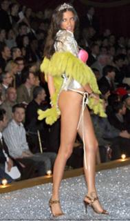 Adriana Lima feet photo thumbnail