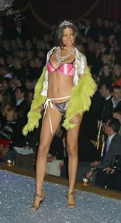 Adriana Lima feet photo thumbnail