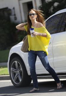 Minka Kelly feet photo thumbnail