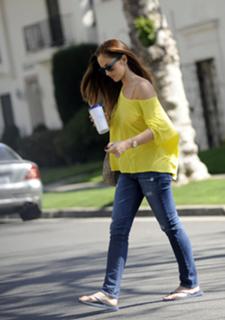 Minka Kelly feet photo thumbnail