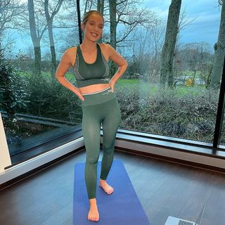 Helen Flanagan feet photo thumbnail