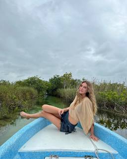 Seyma Subasi feet photo thumbnail