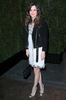 Rachel Bilson feet photo thumbnail