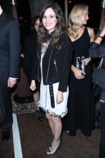 Rachel Bilson feet photo thumbnail