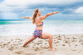 Kino MacGregor feet photo thumbnail