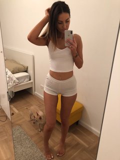 Emma Lovett feet photo thumbnail