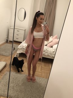 Emma Lovett feet photo thumbnail