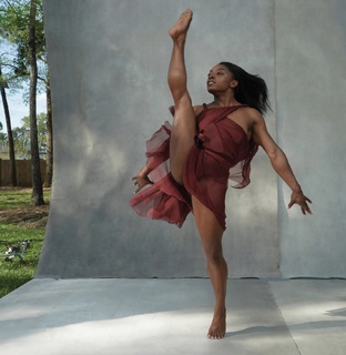 Simone Biles feet photo thumbnail