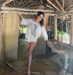 Elisabetta Gregoraci feet photo thumbnail
