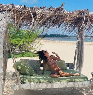 Elisabetta Gregoraci feet photo thumbnail