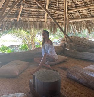 Elisabetta Gregoraci feet photo thumbnail