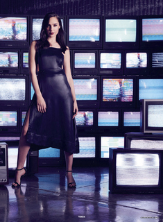Gal Gadot feet photo thumbnail