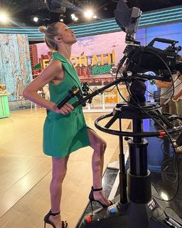 Julieta Prandi feet photo thumbnail