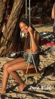 Naomie Harris feet photo thumbnail