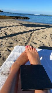 Sarah Michelle Gellar feet photo thumbnail