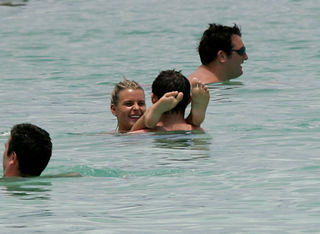 Coleen Rooney feet photo thumbnail