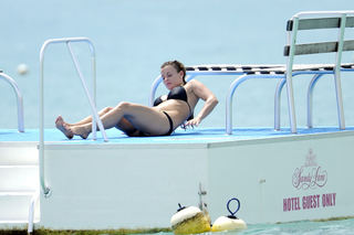 Coleen Rooney feet photo thumbnail