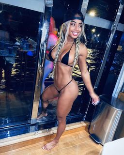 Qimmah Russo feet photo thumbnail