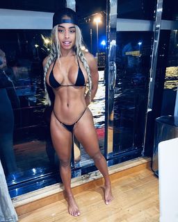 Qimmah Russo feet photo thumbnail